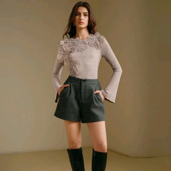 Women's Casual 3D Flower Embroidered T-Shirt, Autumn/Winter - Picture 4 of 4